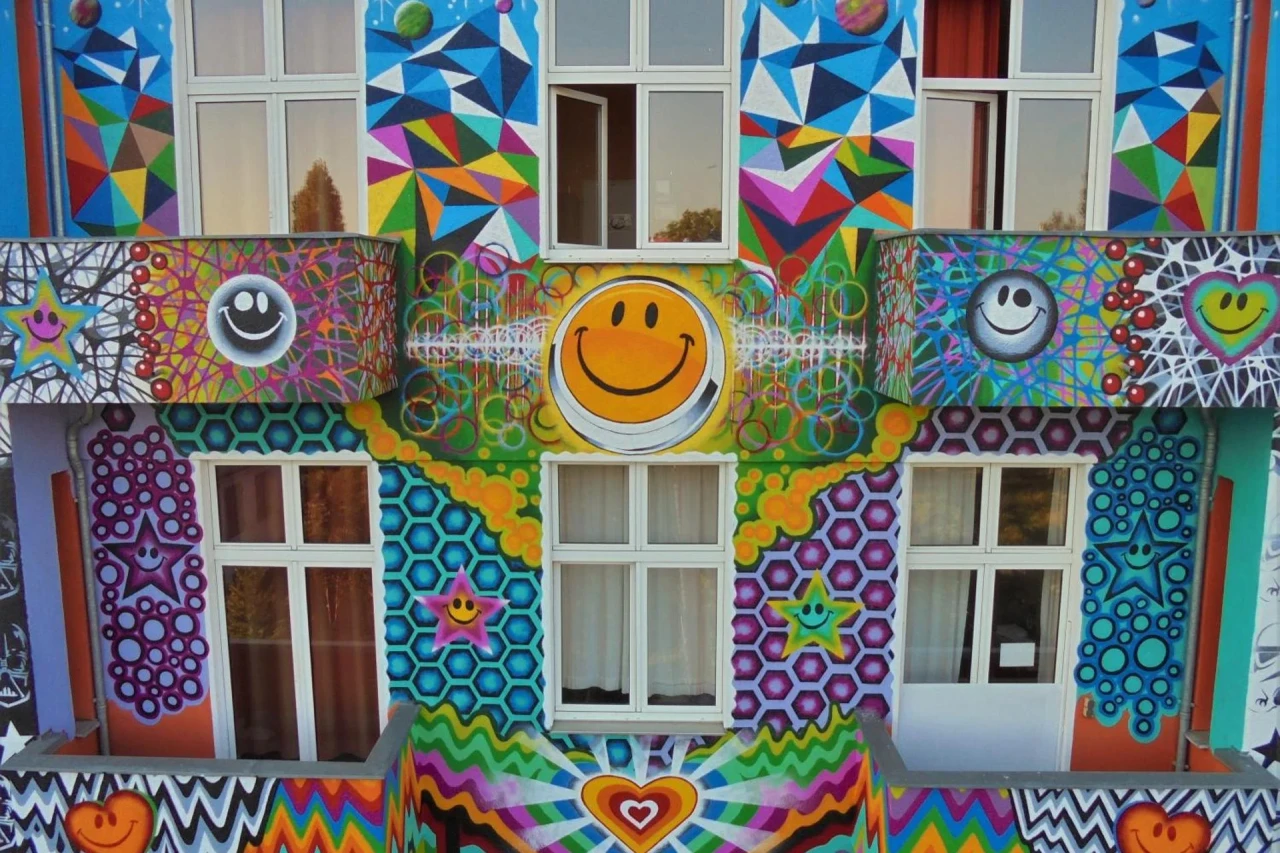 HappyGoLucky Hotel + Hostel